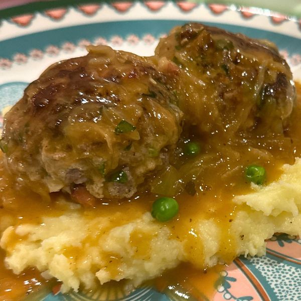 Rissoles served on mash patotoe